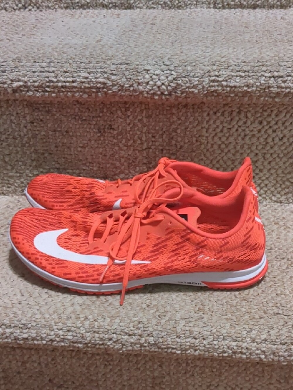 Nike Air Zoom Streak LT 4 running shoes in the vibrant "Laser Crimson" colorway - Picture 2 of 6